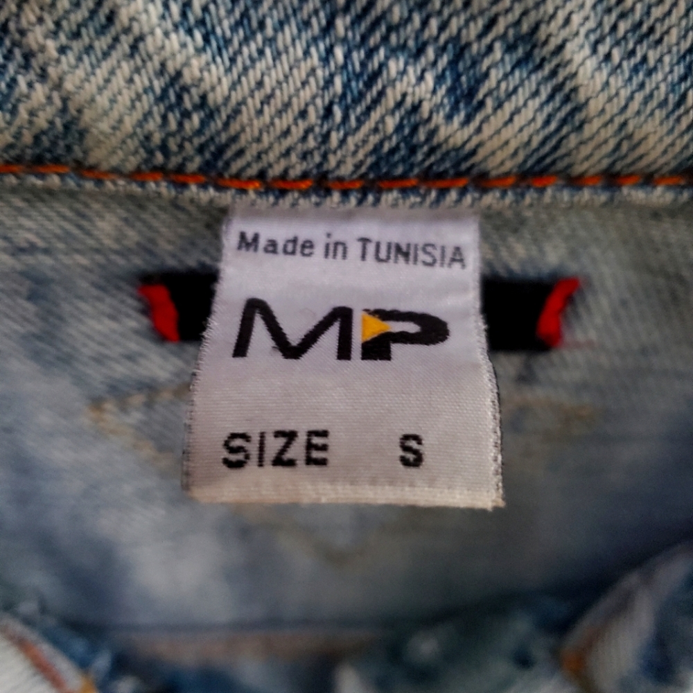 Certainly! Let's create an engaging description for your Men's Denim Jacket: - Picture 2 of 3